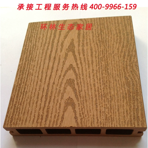 Длинная полоса дерева -пластичный полет пластикового дерева.