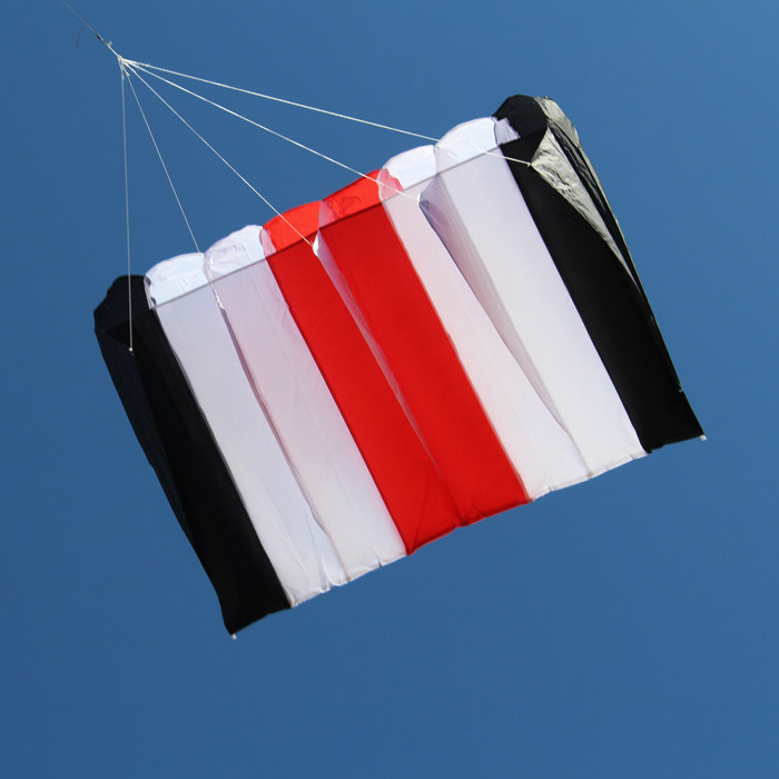 Single-line eight-hole umbrella parachute Weifang kite flying effect is good, easy to carry, large strength, easy to fly