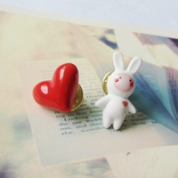 Handmade không hai con thỏ tình yêu búp bê trâm cài pin Hàn Quốc khí quyển sang trọng trang sức gốm sỉ - Trâm cài ghim cài áo vest nữ
