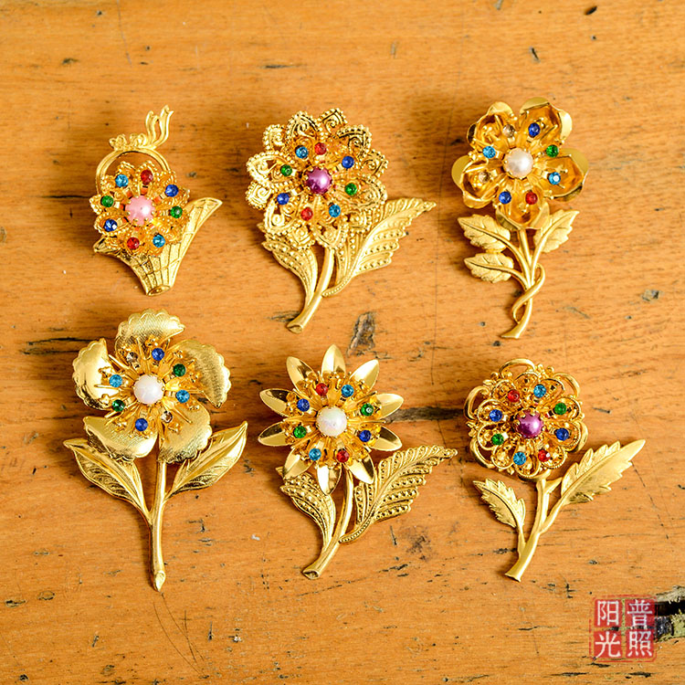 80 '90s nostalgia sells out - of - print collar decorations and crafts old chest flowers