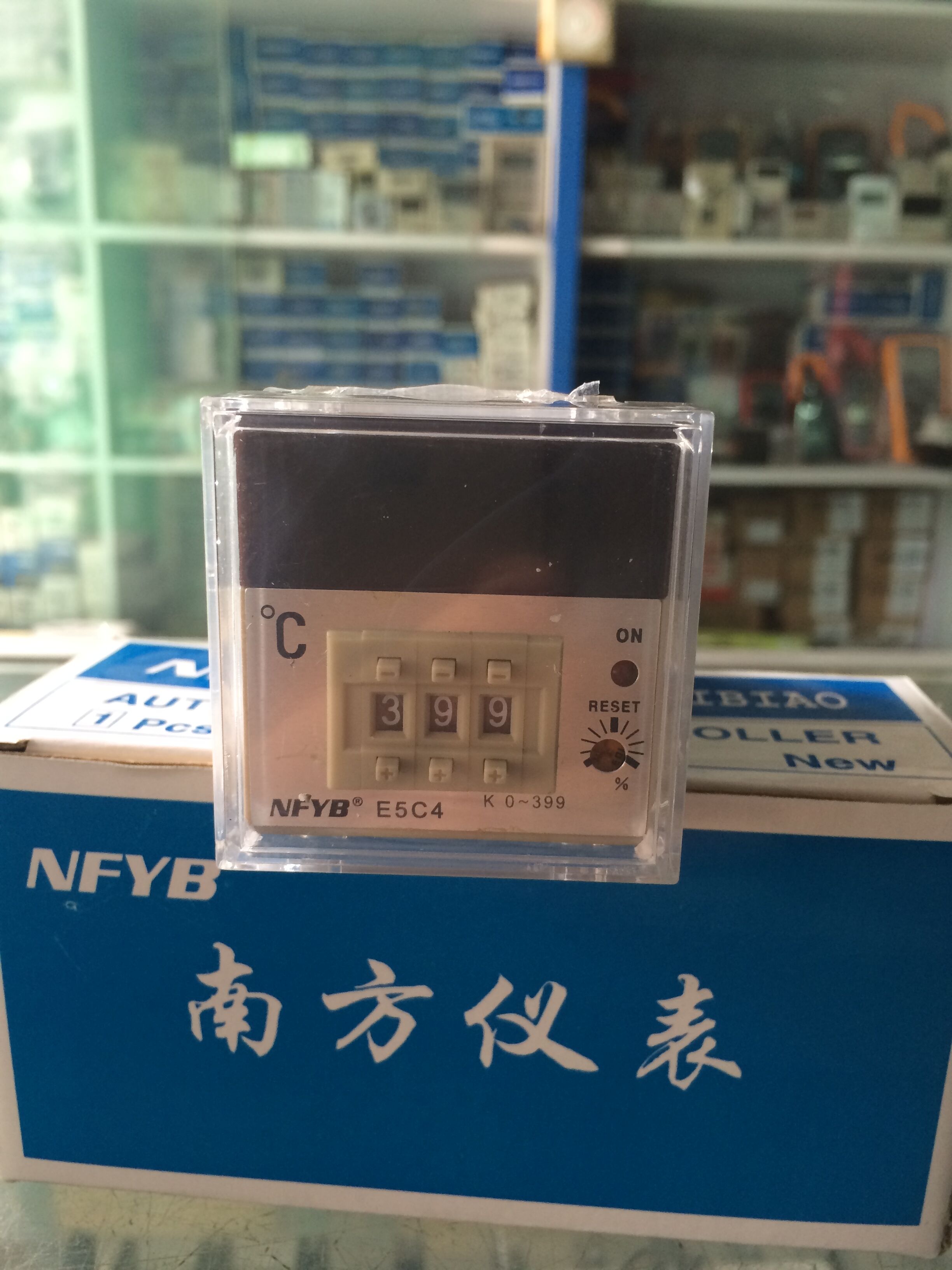 The original Wenzhou South Instrument E5C4 temperature controller digital temperature controller K 400℃