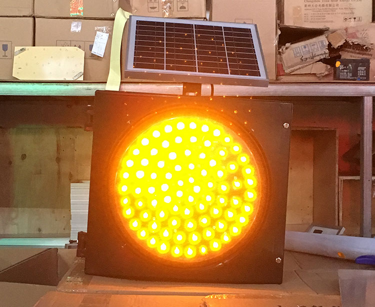 Factory direct solar yellow flash light Super bright traffic slow word flash light Road deceleration warning light strobe light