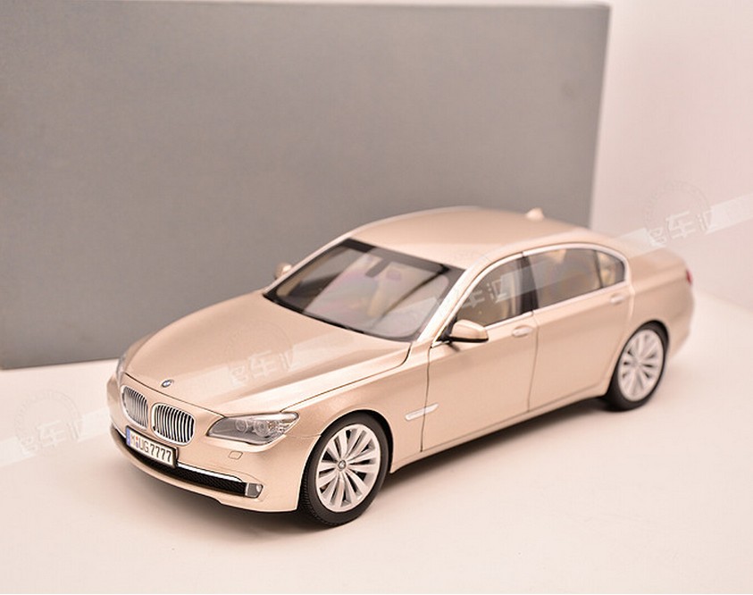Original 1:18 BMW New 7 Series F02 750LI Car Model Champagne Gold Jingshang OEM Collection