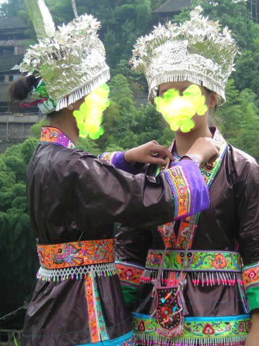 Dong bright cloth costume Guizhou ethnic minority men and women perform costumes Yao miao daily life costumes