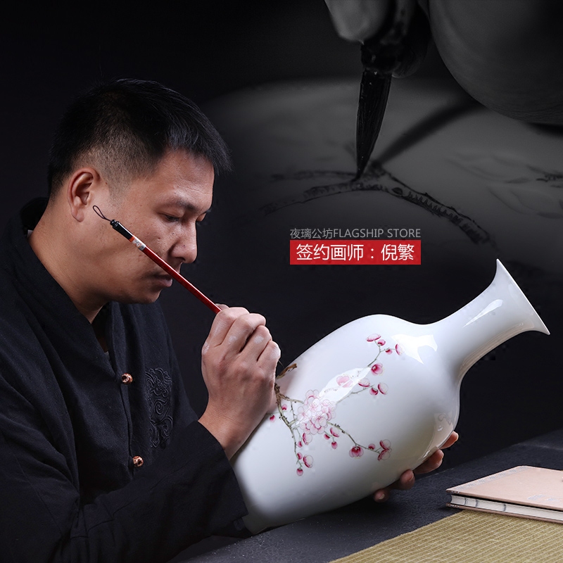 Jingdezhen hand - made ceramic famille rose blooming flowers, flower vase Chinese handicraft home sitting room adornment is placed