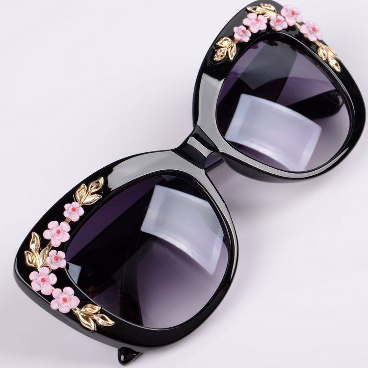 Korean version of flower sunglasses female diamond-studded tide round face sunscreen anti-UV sunglasses female travel photo beach glasses