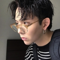  Korean version of Harajuku net celebrity with the same titanium steel earrings ins Bungee personality simple small ring ear ring short hair Hong Kong trend