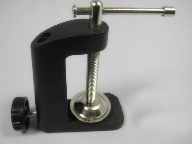 Universal outrigger base Metal base