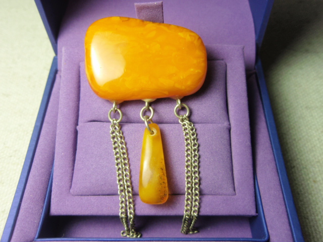 #51 Original mine natural amber honey wax Europe back to old honey wax brooch