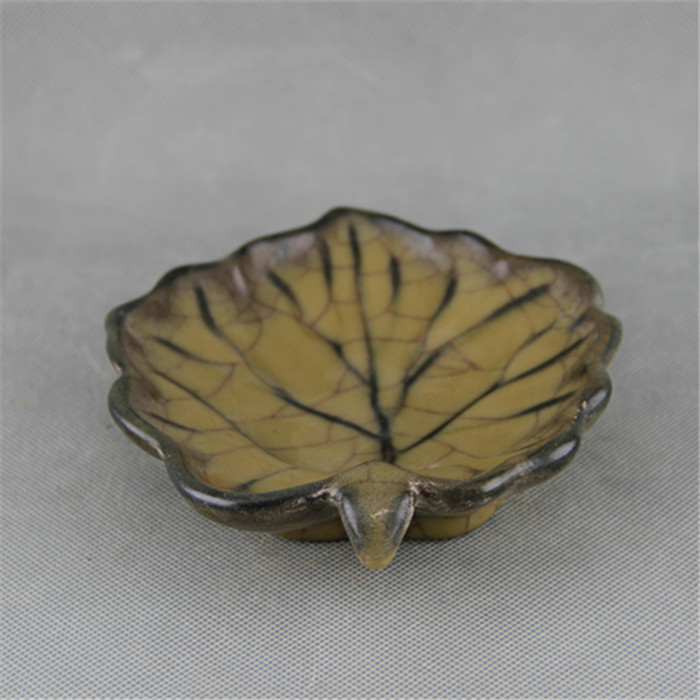 Song Guan Kilo Open Sheet Purple Mouth Iron Feet Maple Leaf Wash dishes High-end Imitation Antique Porcelain Retro Swing Piece Collection Ancient Play