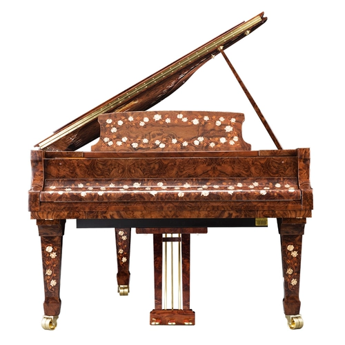 Флагманский магазин пианино Pearl River White Rose Love Triangle