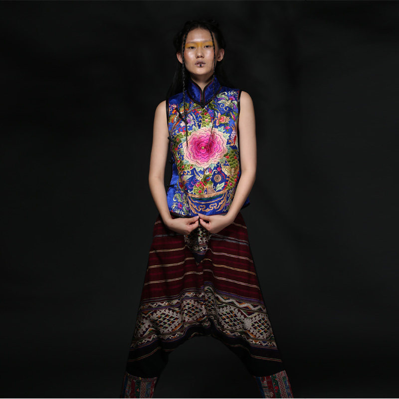 Cloud decoration totem original hand-made women's horse clip top Ethnic style hand embroidery old embroidery peony waistband horse clip thin