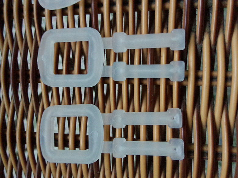 Environmentally friendly plastic packaging buckle PP machine with pure packaging special plastic packaging buckle thickening plastic packaging with A button