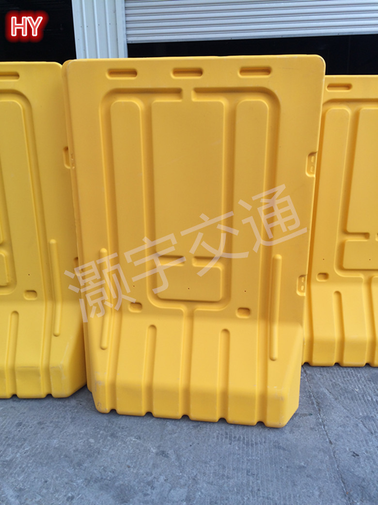 Three-hole water horse fence water horse isolation pier plastic water horse guardrail water horse anti-collision bucket