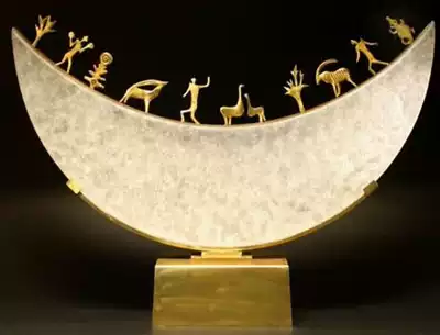 Hotel original crescent sculpture decoration Ancient totem art entrance decoration art craft Retro nostalgia