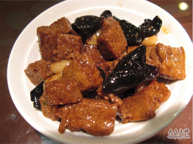 Guangming Estate's signature popular Si Xi Roasted Bran Shanghai Long-established Restaurant is a delicious marinated cooked dish