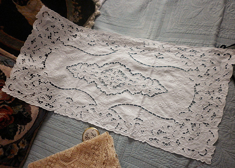 Handmade embroidered floral embroidered hollowed-out table flag tablecloaf Dining Mat tea Table Cover Towels collection Cotton Hemp Cloth Art Draw