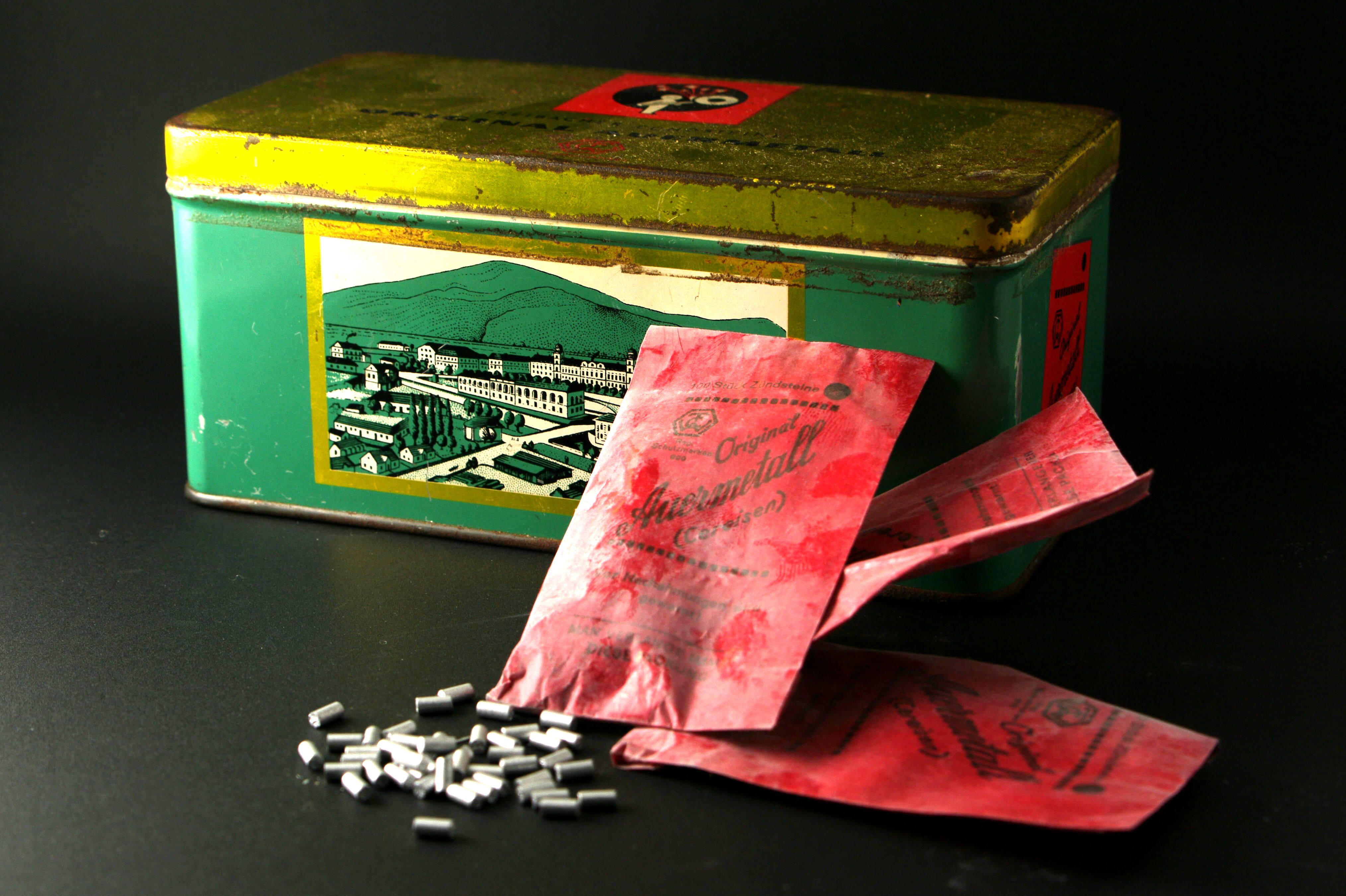 The owner recommends the Austrian out-of-print Auer flint old flint texture soft antique lighter special flint