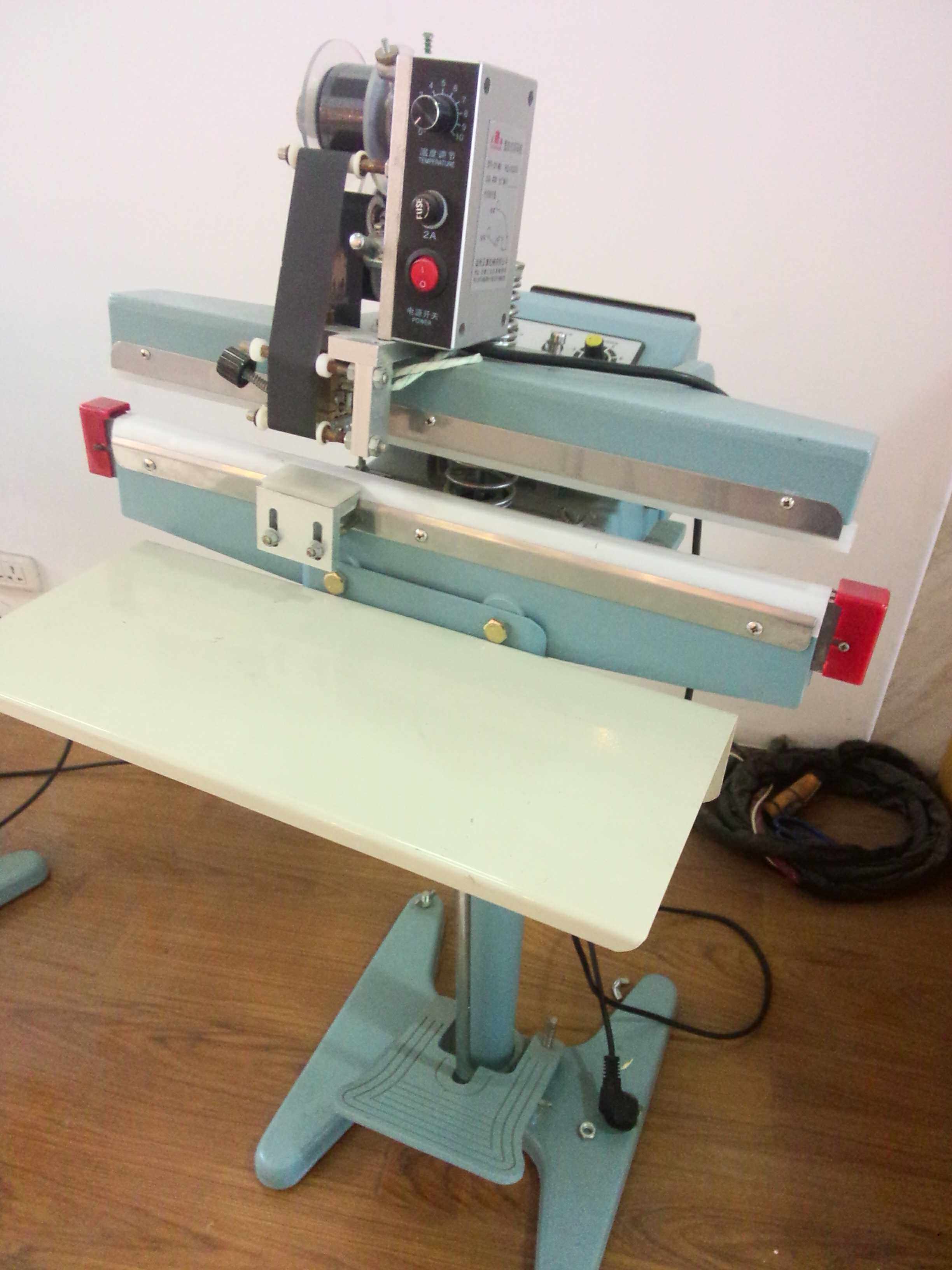 Positive male card 450 pedaled aluminum frame sealing machine with marking high power sealing machine film sealing machine