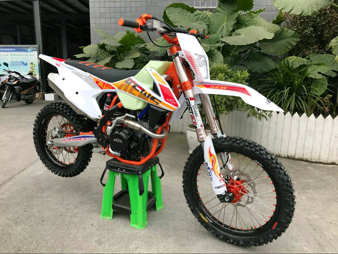 Kews k16 250. Kews 250. Мотоцикл kews k16. Мотоцикл kews 250. Эндуро kews 300.