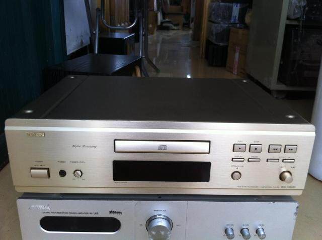 High-end atmospheric original Japanese Denon DCD-1880AR CD player