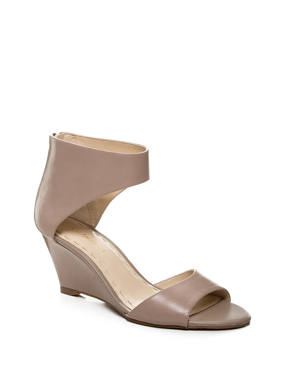 ENZO ANGIOLINI 裸色一字带后拉链设计坡跟鞋