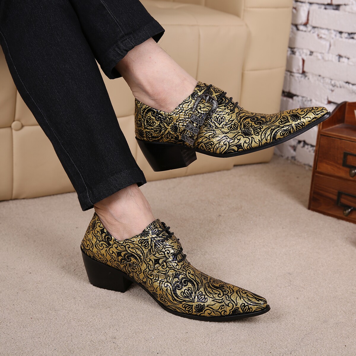 Foreign trade men's shoes European and American leather casual pointed shoes personality trend men's shoes British style Korean style lace-up high-heeled men's shoes