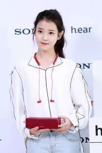 IU Li Zhien Sony Publishing Conference The same off -the -shoulder lace -up shirt white irregular chiffon top new summer