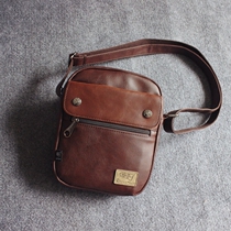 New Mens Bag Rivet Small Satchel Shoulder Bag Mens and Womens shoulder bag Vertical Vintage Outdoor Leisure ipad Bag Small Bag