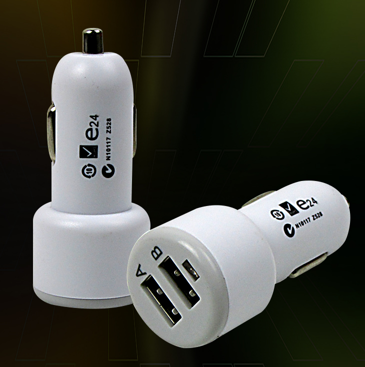 舜威USB汽车充电器 车载手机多功能充电器点烟器通用汽车用品超市