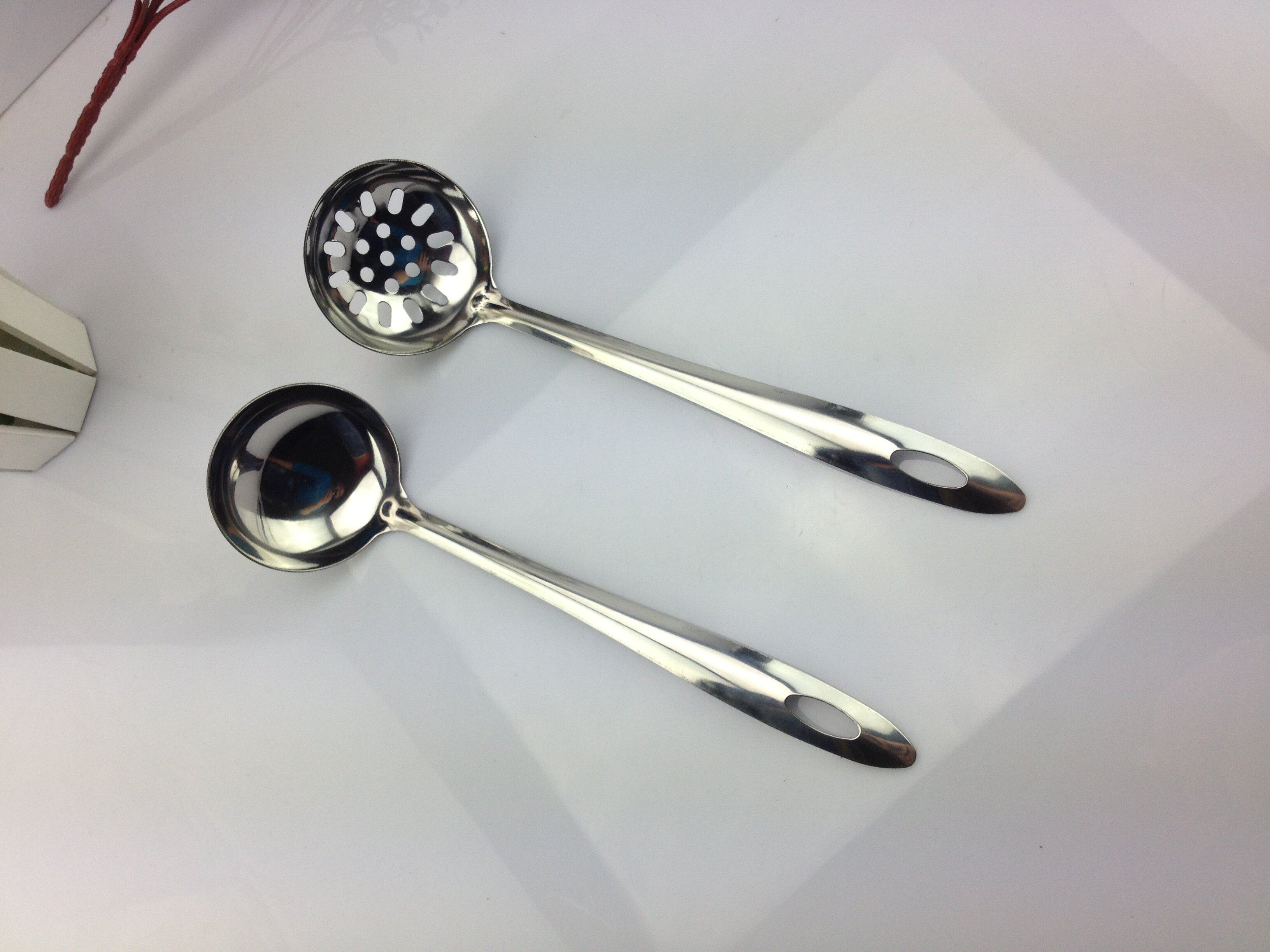 Non-magnetic stainless steel soup spoon full steel handle Soup spoon soup leaking edge stove drain light body soup spoon Hot Pot Spoon Durable