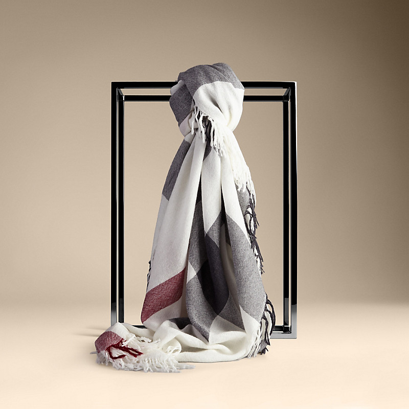 Burberry博柏利 格纹羊毛大方巾 38439601