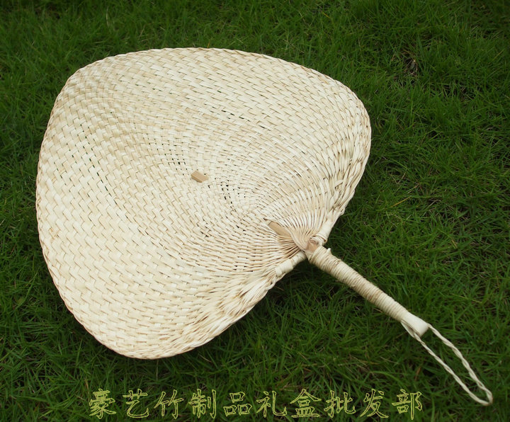 Summer cool fan Peach heart palm leaf fan Sunflower fan Palm leaf Pu fan Rice dumpling leaf hand woven grass woven group fan Dapu fan Cool off
