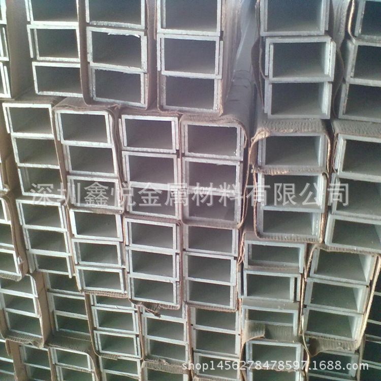 Aluminium square tube profiles 40 * 30 * 2mm40 * 40 * 1 2mm40 * 40 * 1 4mm silver oxide cutting punching
