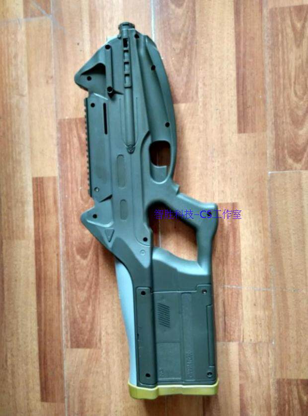 Live-action CS equipped Radium warfare field outdoor laser against the space transmitter housing of electronic accessories