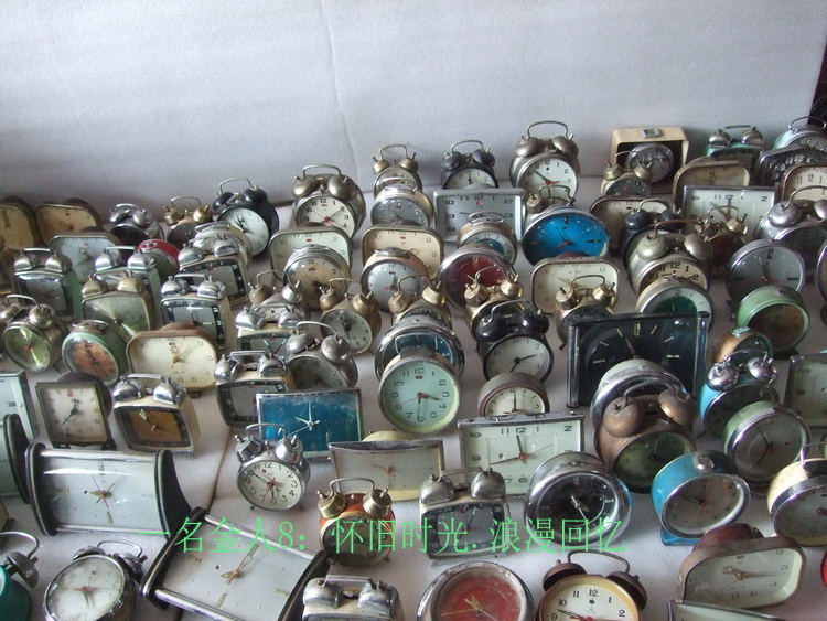 Old objects old alarm small alarm machinery hair old alarm window display nostalgic decoration props collection