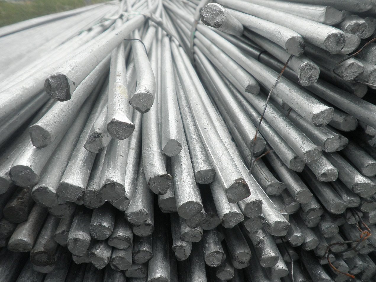 Sales of various specifications of round steel galvanized round steel lightning protection special hot-dip galvanized round steel spot and logistics distribution