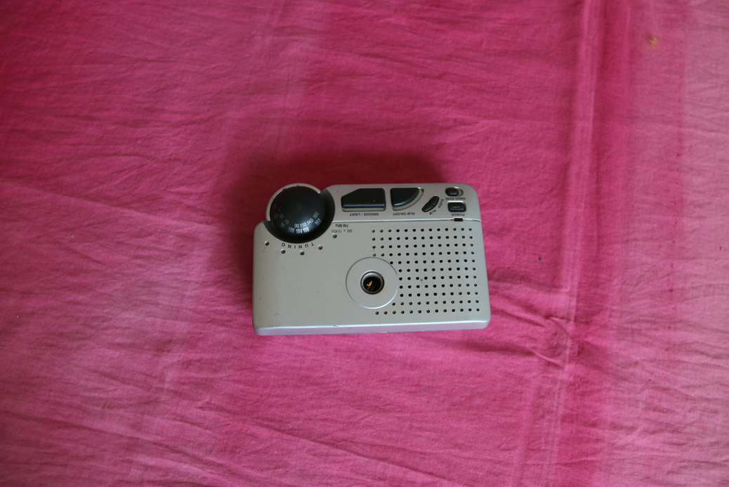 Unknown brand two-band small radio model TC-7157 old radio with strange and novel shape