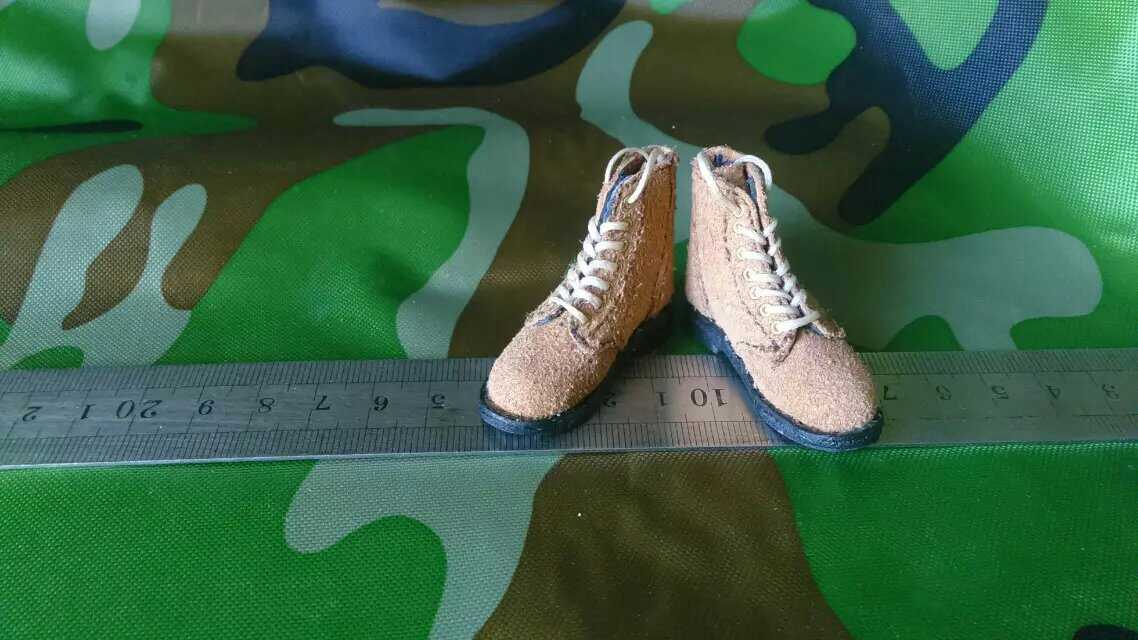 1: 6 Japanese army upturned boots on the ground