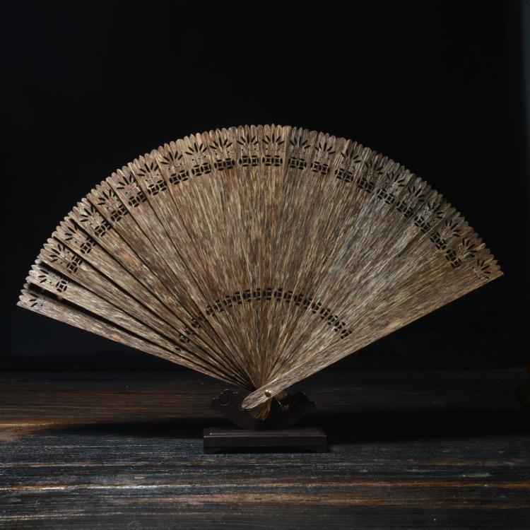 【Ancient Wood Art】Vietnamese Oil-Impregnated Agarwood Folding Fan, with Rich Oil Content, Sweet and Cool, Can Be Used as a Display Piece 【Ancient Wood Art】Vietnamese Oil-Impregnated Agarwood Folding Fan, with Rich Oil Content, Sweet and Cool, Can Be Used as a Display Piece