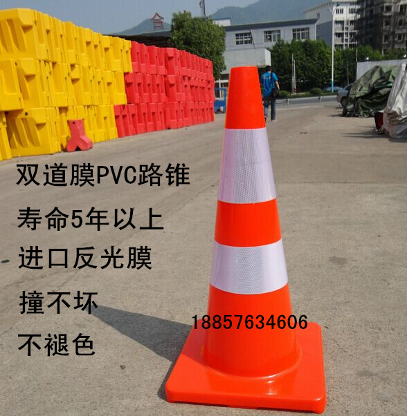 High quality PVC road cone reflective road cone cone bucket Ice cream cone roadblock cone 70cm high full red environmental protection roadblock cone