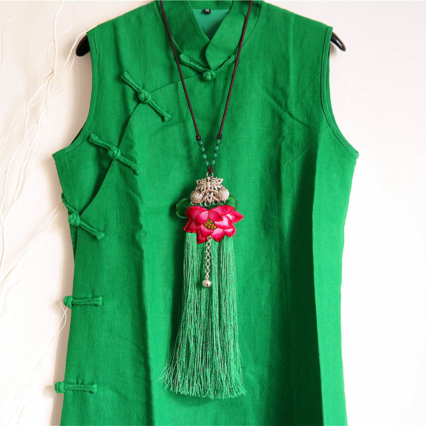 Original National Wind Embroidered Sheet Lotus Necklace National Wind Ornaments Imitation Old Embroidered Silver Flowing Su Necklace