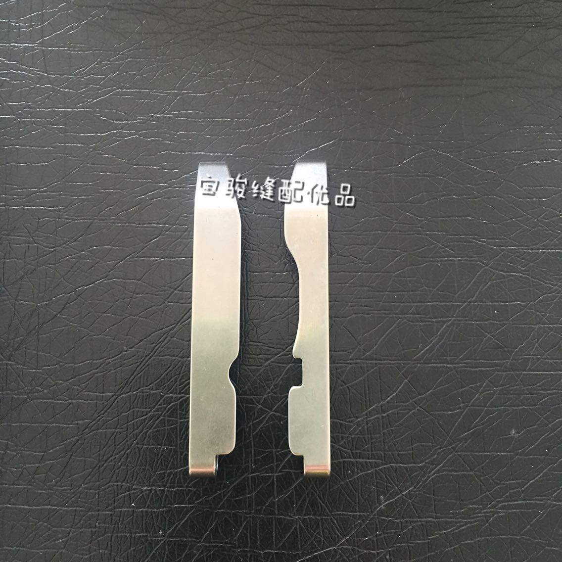 Manufacturer direct sales quality flying Horse four-pin six-wire lengthened presser foot leather pressure finger sheet steel sheet negatives spring sheet mounting product