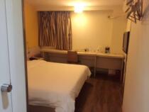 7 Days Hotel chain hotel · Nanjing Gulou Hospital Zhujiang Road subway station shop economy room_offline