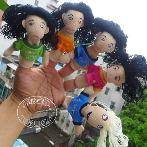 Outer single brunette girl finger puppet toy Sister sister girl finger puppet Parent-child game props