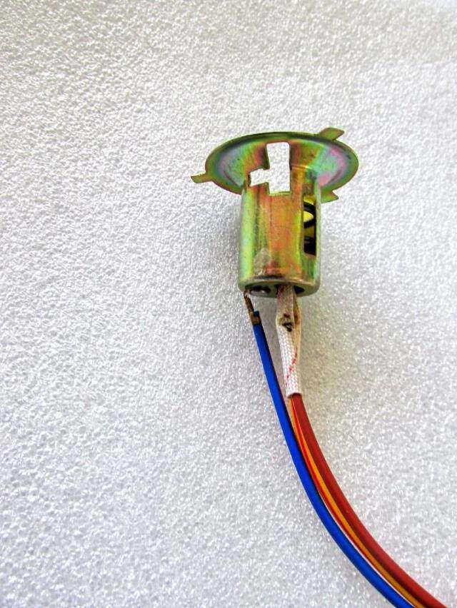 Electric vehicle LOCOMOTIVE WAGON LIVING ROOM LAMP HOLDER LIVING-ROOM LAMP HOLDER BULB HOLDER LIGHT BULB HOLDER THREE-CLAW LAMP HOLDER