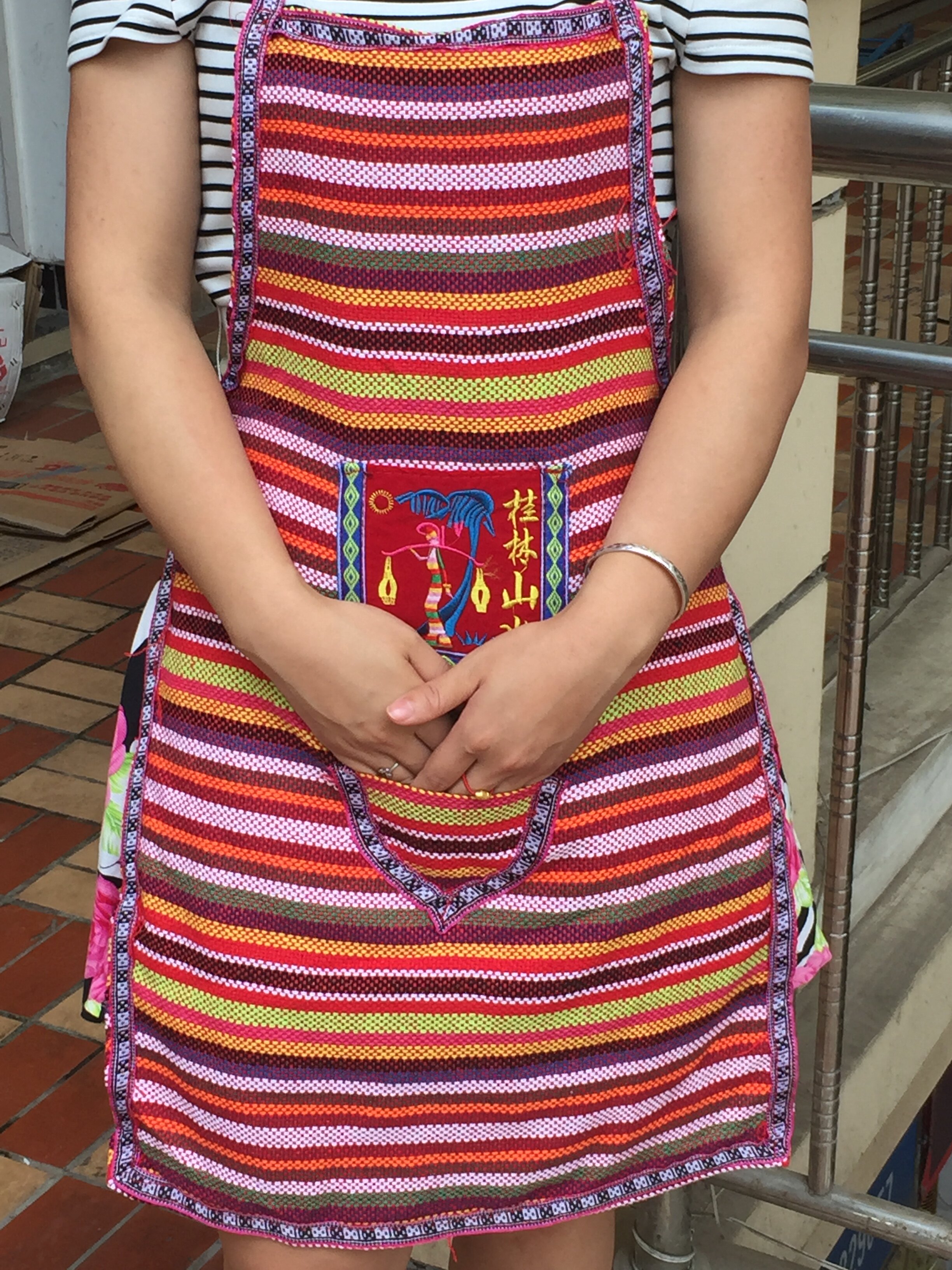 Guilin characteristic landscape apron Guilin characteristic handicraft apron