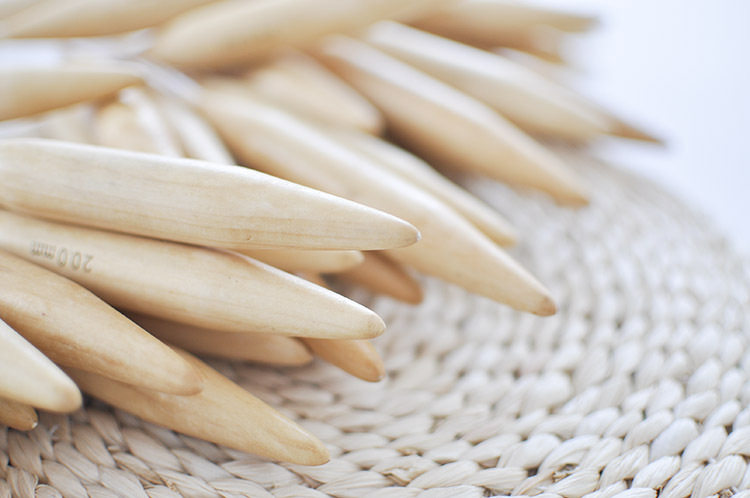 Korean super thick wool knitting ring needle stick needle wood needle bamboo needle 20mm can be used as a hat