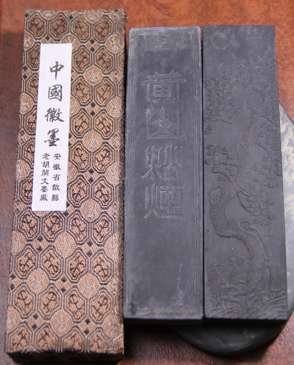 Hui ink - - - Late 70s to early 80s 4 two official scripts not painted gold version of Huangshan pine smoke