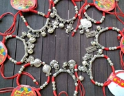 Handmade tuổi thọ khóa tay đỏ dây đeo vòng tay Miao bạc vòng chân trang sức trẻ em khóa 12 Zodiac vòng chân - Vòng chân